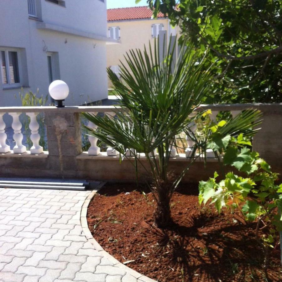 Santoni Apartment Vir Exterior photo